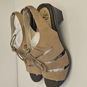 Abeo Women's Tan Strappy Sandals‎ Size 7